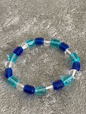 Blue glass bead bracelet
